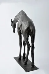 Stor giraff med sänkt huvud, modellerad 1909-10, gjuten före 1913 (brons) (se även 3084917-43)