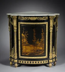 Hörnskåp, ca 1765-1770 (ebenholtsfaner, japansk lack, fästen i förgylld brons)