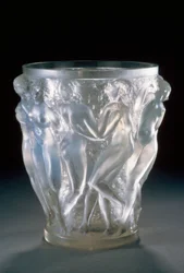 Bacchantes vas i opaliserande glas, ca 1920, av Rene Lalique (1860-1945). Frankrike, 1900-talet.