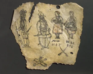 Människohud, tatuerad med figurer, troligen franska