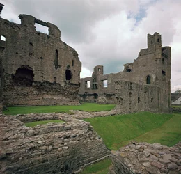Middleham Castle, 1100-talet