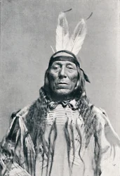 Heltäckande vy av en Sioux-indian, 1912