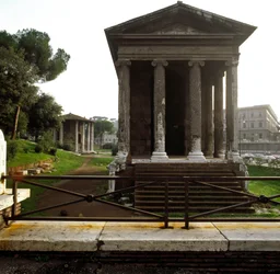 Antikens Rom: utsikt över Tempio di Portuno (Portunus tempel eller manlig förmögenhets tempel) nära torget för sanningens mynning (Bocca della verita) 2:a-1:a århundradet f.Kr. Rom
