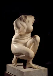 Afrodite sitter på huk. Marmorskulptur från 200-talet e.Kr. Sol. 0,71 m Paris, Louvren.