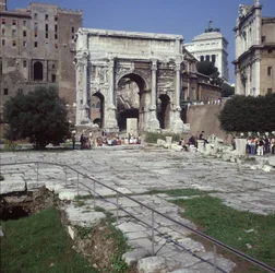 Båge av Septius Severus, Forum Romanum