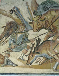 Strid mellan gladiatorer och djur, detalj av en gladiator som spjuter en tjur, 320 AD (mosaik)