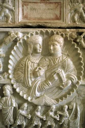 Kristen konst 313 AD: Adelphia och Valerio. Sarkofag av Adelphia bevarad på Museum of Syracuse på Sicilien (Italien).