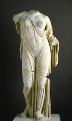 Kopia av Afrodites torso, Venus Genetrix-typ (marmor)