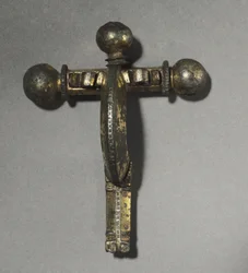 Armborst Fibula, c.350-400 (brons, förgylld brons, silver och niello)