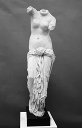 Figur av Afrodite (marmor)