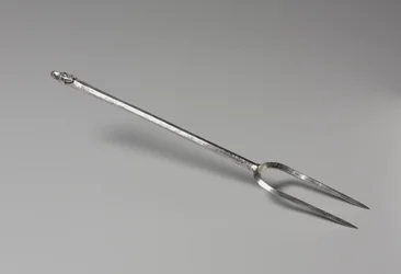 Gaffel med Mule-Head Finial, 375-425