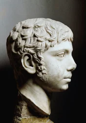 Marmorhuvud av Elagabalus eller Heliogabalus (Marcus Aurelius Antoninus eller Heliogabalus) (204-222 e.Kr.) - Rom, Kapitolinska museerna - Kejsar Elagabalus huvud (204-222), även känd som Heliogabalus (Varius Avitus Bassianus) - Marmorskulptur