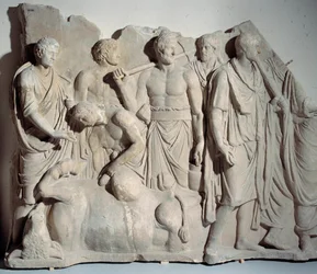 Marmorrelief från Forum Trajanus: scen för haruspice (devin etrusque) som konsulterar en tjurs tarm med präst och liktorer. Dämpa. 0,6x2 m. runt 120 AD Paris, Louvren