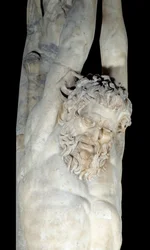Marsyas plåga hänger från en tallstam. Detalj. Marmorskulptur från slutet av 3:e-början av 200-talet f.Kr. Sön 2,5 m Paris, Louvren