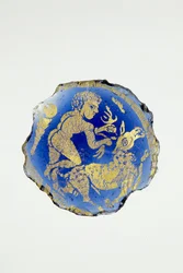 Medaljong med Hercules, naken, med höger knä på Cerynian hjort