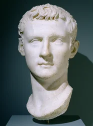 Porträtt av kejsaren Caligula, 37-40 e.Kr. (marmor)