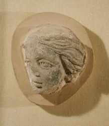 Relief föreställande huvudet på en kvinna, från Tunisien (stuckatur)