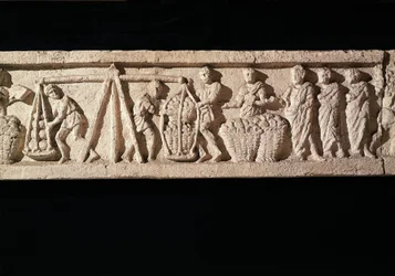 Relief som skildrar staplingen av bröd i korgar och tar dem för vägning. från bagaren Euryaces grav, Porta Maggiore, Rom, ca. 50-20 BC50-20