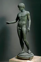 Romersk konst: "" Efebe"" Bronsskulptur efter ett grekiskt original, från Pompei