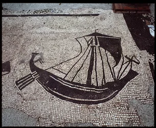 Romersk konst: "Ship" Mosaic of the Seafarers Corporation, Place des Corporations