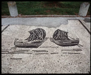 Romersk konst: ""Ships" Mosaic of the Seafarers Corporation, Place des Corporations