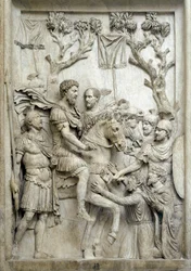 Romerske kejsaren Marcus Aurelius benådar de besegrade fienderna, ca 176-180 (marmorrelief)