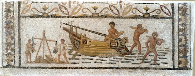 Romersk antikvitet: "" Lossa en last med ved från ett fartyg och väga bly""" Mosaik som kommer från Sousse i Tunisien. 3:e århundradet e.Kr. Dämpa. 90x230 cm Musee du BarDo, Tunis