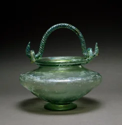 Romersk konst: bikonisk vas. 1:a århundradet e.Kr. Från La Antigua Diam. 12 cm National Museum of Roman Art Merida, Spanien