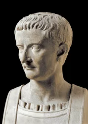 Romersk konst: marmorbyst av Tiberius (Tiberius Claudius Nero, 42 f.Kr.-37 e.Kr.), romersk kejsare. Från Herculaneum. 1:a århundradet e.Kr. Neapel, Museo Archeologico Nazionale
