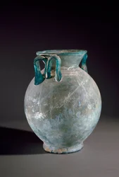 Romersk konst: glasvas med handtag. Från Pompeji, Italien. Nationella arkeologiska museet, Neapel