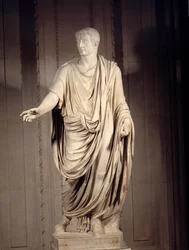 Romersk konst: marmorstaty av kejsar Tiberius (Tiberius Claudius Nero, 42 f.Kr.-37 e.Kr.), romersk kejsare. H. 2 m. Paris, Louvren