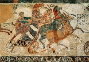 Romersk konst: mosaik som föreställer en man på en vagn dragen av fyra hästar, en quadriga, under ett lopp på en cirkus, ca 300-talet