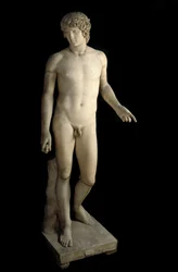 Romersk konst: framställning av Antinous (Antinoos eller Antinoo) (ca 110-130 e.Kr.), Farnese, den romerske kejsaren Hadrianus unge älskare. Marmorskulptur. 130-138 e.Kr. Mått: 203 cm. Arkeologiska museet i Neapel.