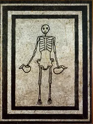 Romersk konst: skelett som håller två krus. Mosaik från 1:a århundradet från Pompeji. Nationella arkeologiska museet, Neapel, Italien