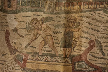 Halvcirkulär portik, golvmosaik, Villa Romana del Casale, Piazza Armerina, Sicilien, Italien (foto)