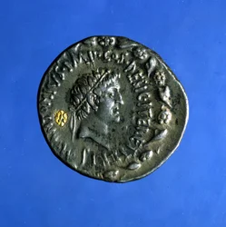 Silver- och guldmynt med en bild av Anthony eller Marc Antoine (83 f.Kr. - 30 f.Kr.), en romersk politiker som regerade med Kleopatra.
