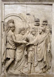 Högtidligt inträde av kejsar Hadrianus i Rom, 2:a århundradet (marmorrelief)
