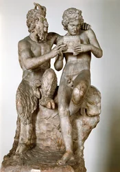 Statuett av guden Pan som lär sin eromenos, herden Dafnis, att spela flöjt. 1:a århundradet f.Kr. Romersk marmorskulptur efter ett grekiskt original. Neapels nationella arkeologiska museum - Pan och Dafnis (eller Olympos). Romersk kopia efter en