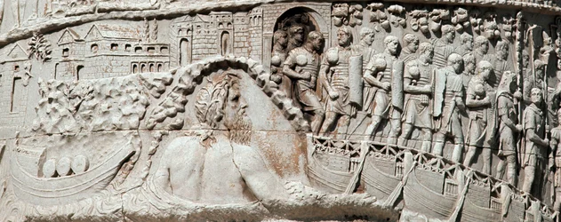 De romerska legionerna seglar i Ancona under skydd av Neptunus. Detalj av kolonnen av Trajanus (kolonn Trajanus) (Colonna Traiana) i Rom byggd under kejsar Trajanus regeringstid (53-117). Trajane-kolumnen firar minnet av em:s segerrika kampanjer