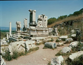 Utsikt över monumentet till Memmius