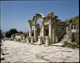 Utsikt över Hadrianus tempel