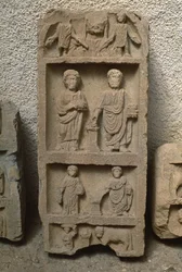 Stela med människofigurer, höga kejsarperioden (27 f.Kr.-395 e.Kr.)