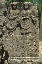 Stela med två människofigurer, Högkejsarperioden (27 f.Kr.-395 e.Kr.)