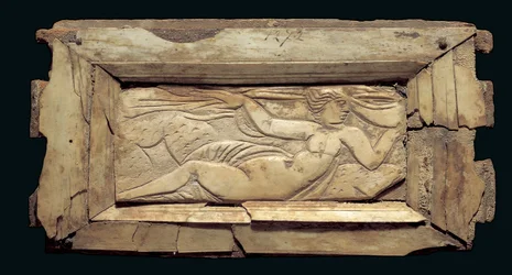 Inramad plakett med en kvinnofigur, från Egypten, sent 3:e till tidigt 400-tal e.Kr. (ben)