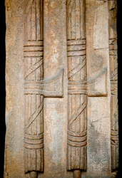 Basrelief föreställande ett liktorsknippe från den romerska kejsartiden (symbol för romersk makt). Rom, Museo Nazionale Romano. (Fasces)