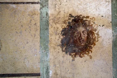 Gorgons huvud, fresk från House of Caius Julius Polybius, Pompeji (UNESCOs världsarvslista