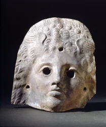Mask för tragedier under romartiden. Trappans museum. Milano