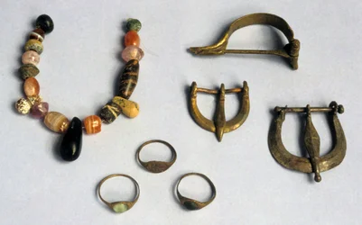 Ringar, spännen och fibulae, Masada (blandade media)