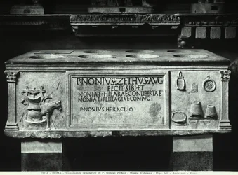Sarkofag av Nonius Zethus (marmor)