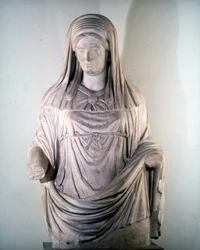 Skulptur av vestalen ”Massima”. Museo Nazionale Romano, Rom